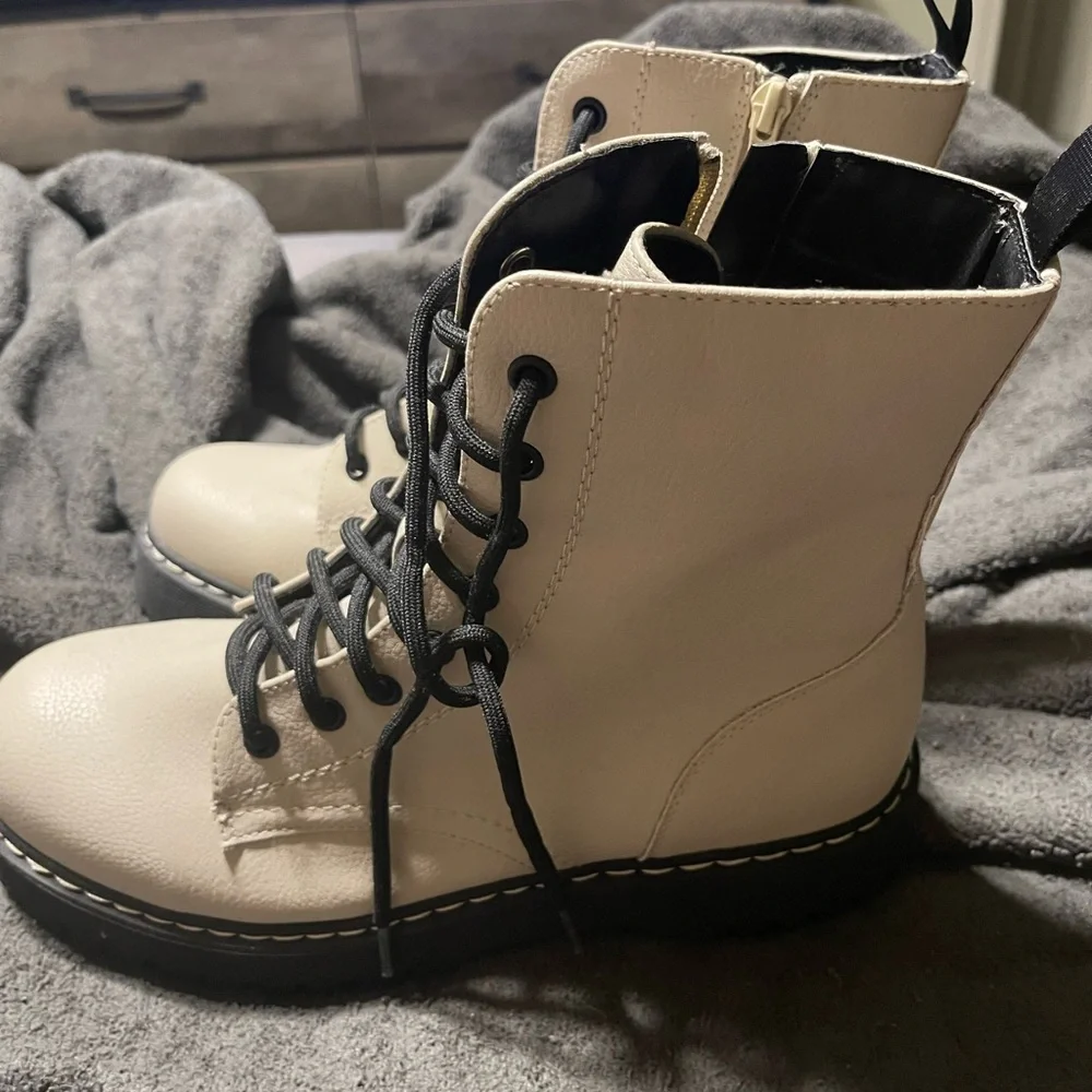 Union Bay Boots - Picture 4 of 8